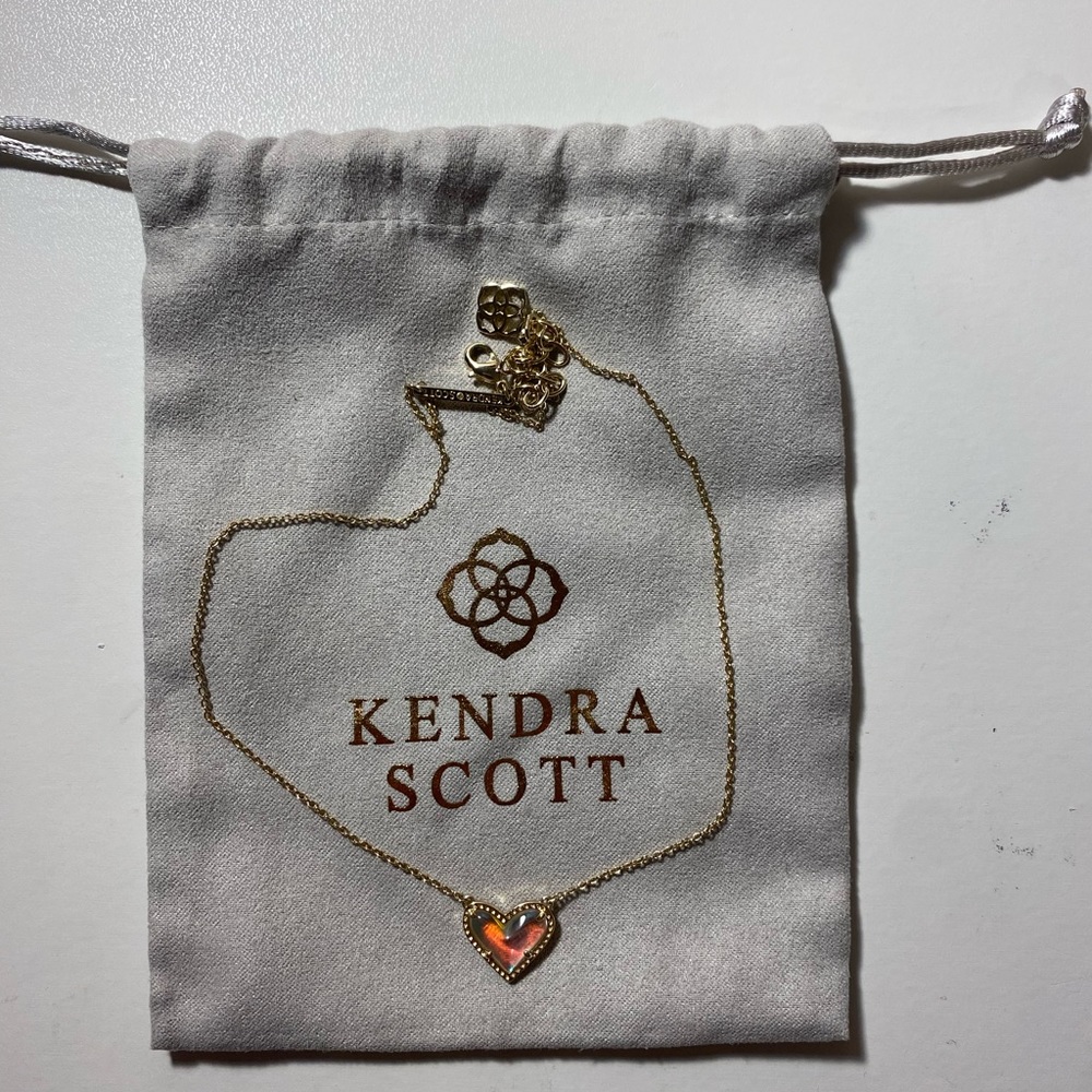Kendra Scott necklace